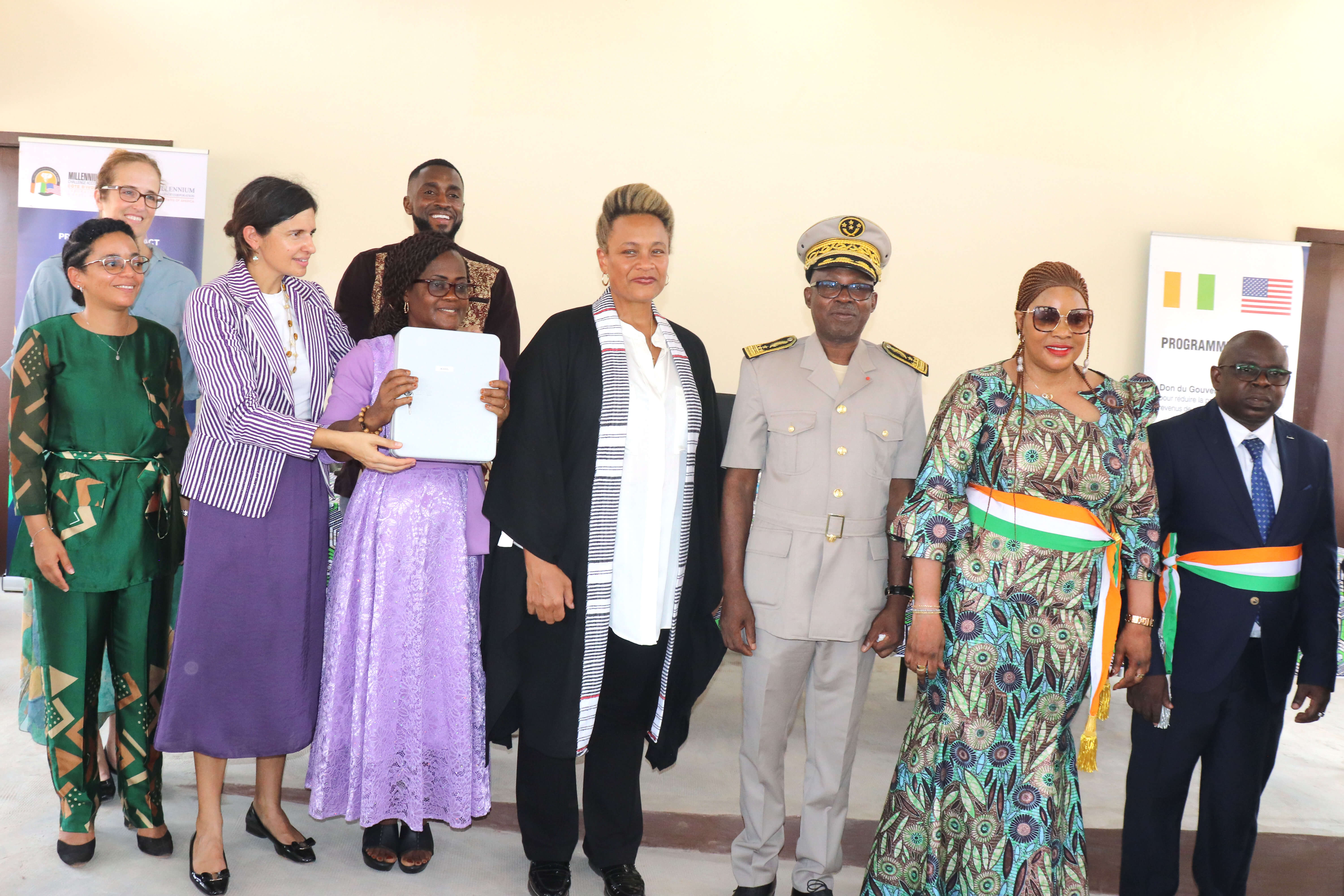 Remise officielle des clés des Collèges de Proximité de Blahou et Gnity